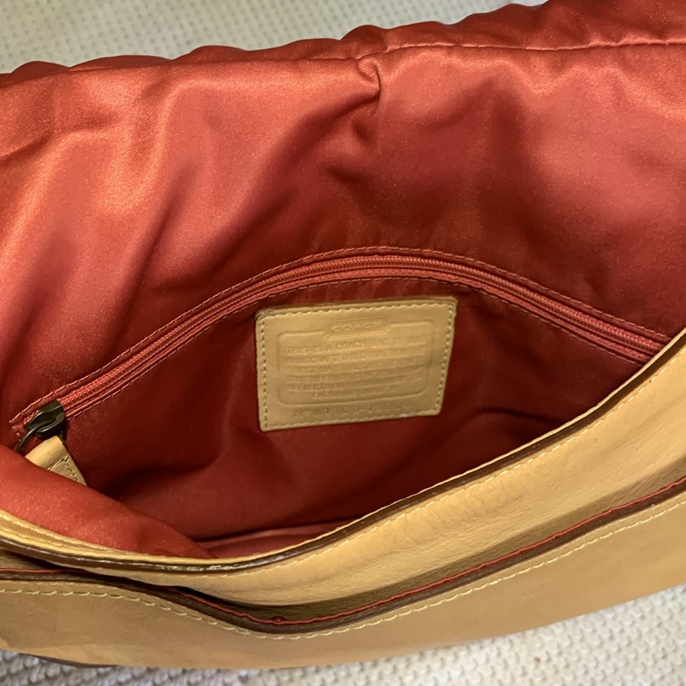 Coach leather purse - Picture 4 of 16